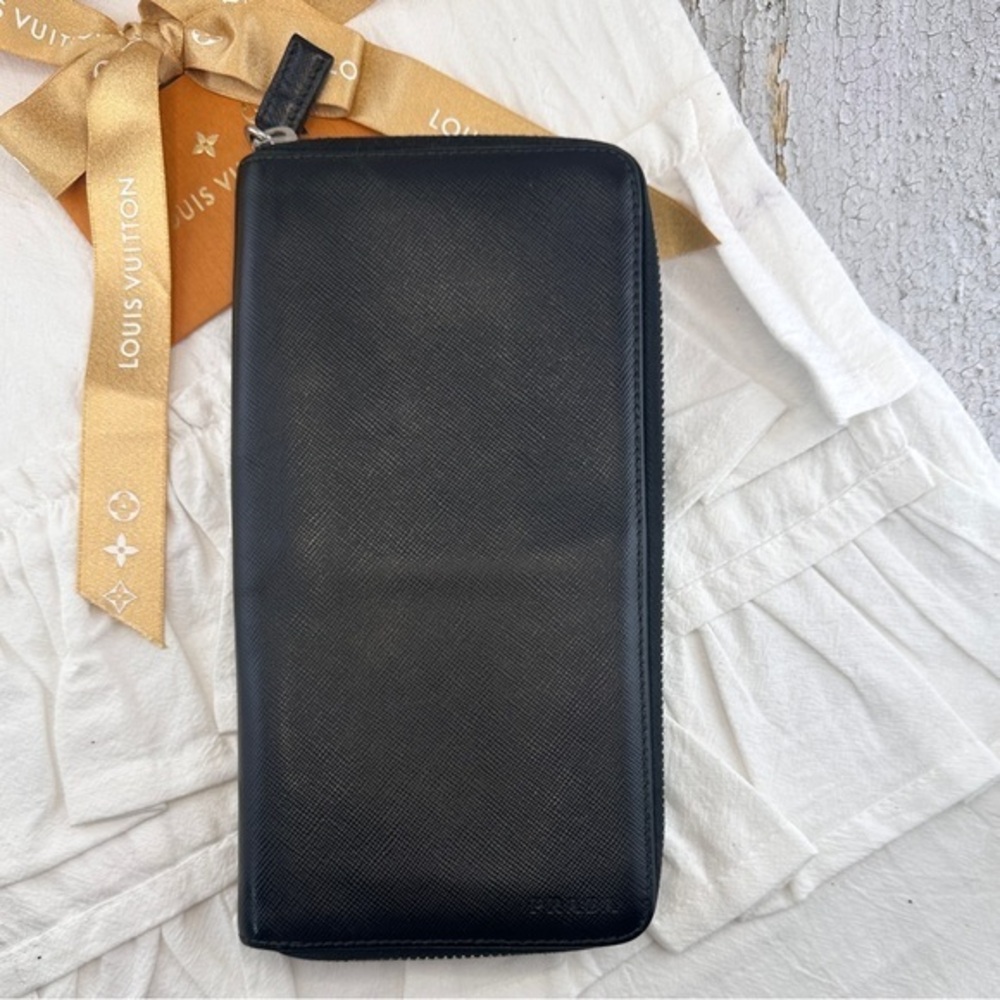 AUTHENTIC Prada wallet. Black. - Picture 2 of 13